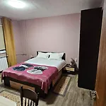 Fully Equipped Bright Close To Transport Apartment