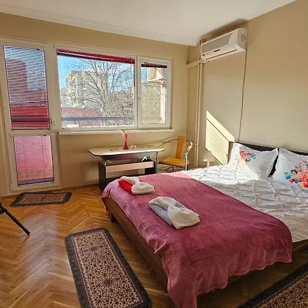 Fully Equipped Bright Close To Transport