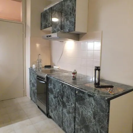 Fully Equipped Bright Close To Transport Appartement