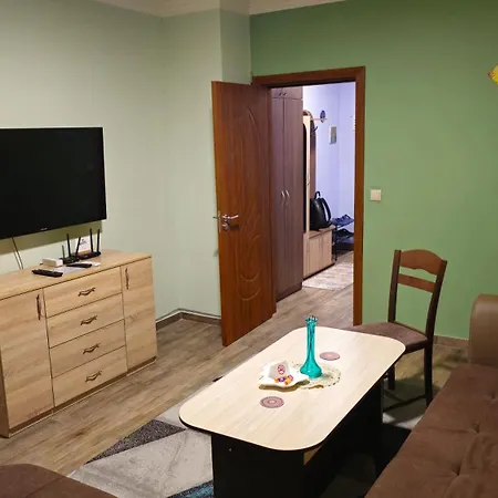 Fully Equipped Bright Close To Transport Apartament