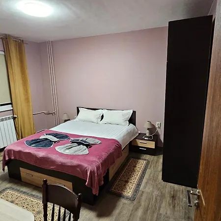 Fully Equipped Bright Close To Transport Apartament