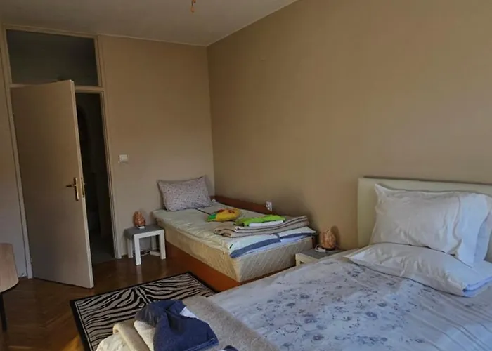 Fully Equipped Bright Close To Transport アパート *