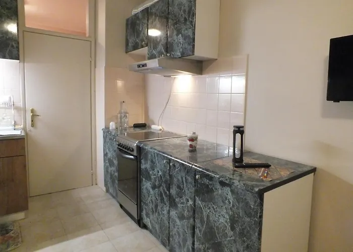 Fully Equipped Bright Close To Transport アパート