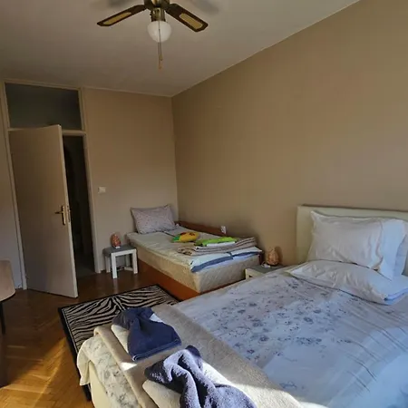 Fully Equipped Bright Close To Transport Apartament *