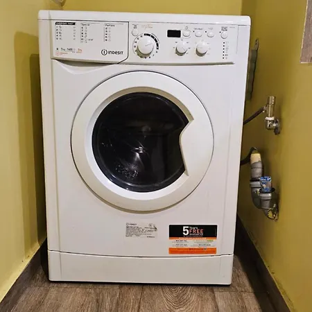 Fully Equipped Bright Close To Transport Appartement